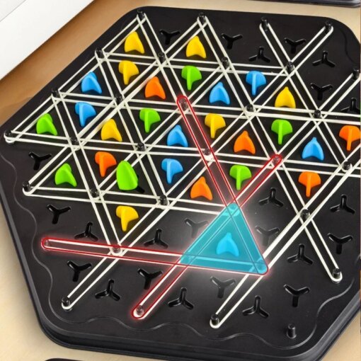 Scacchiera Triangolare a Catena - Sfida Strategica per Tutte le Età - immagine 4
